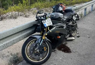 Bariyere çarpan motosikletin sürücüsü yaşamını yitirdi