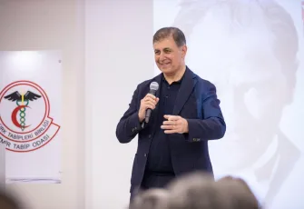 Başkan Tugay: Hekimlerin yapabileceği pek çok hizmet var 