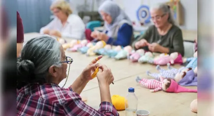 Buca Belediyesi lösemiyle mücadele eden minikleri unutmadı 