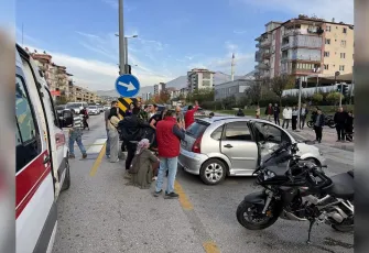 Denizli’de otomobille motosiklet çarpıştı: 4 kişi yaralandı