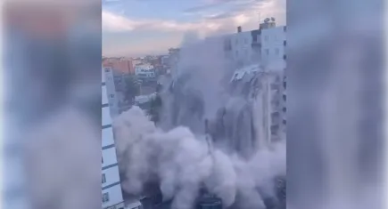 Diyarbakır’da 8 katlı bina yıkım sırasında çöktü