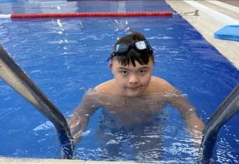 Down sendromlu Kayra, geleceğe kulaç atıyor