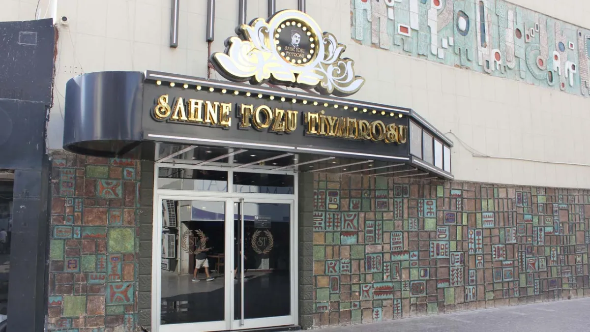 Haldun Dormen’in imzasıyla kahkaha dolu bir gün tiyatro severleri bekliyor haberinin görseli