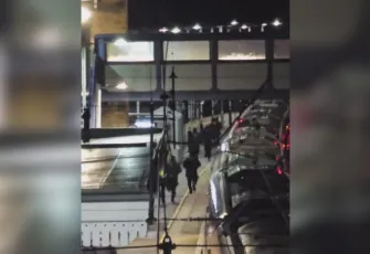 İngiltere’de trende bıçaklı saldırı: 10 yaralı