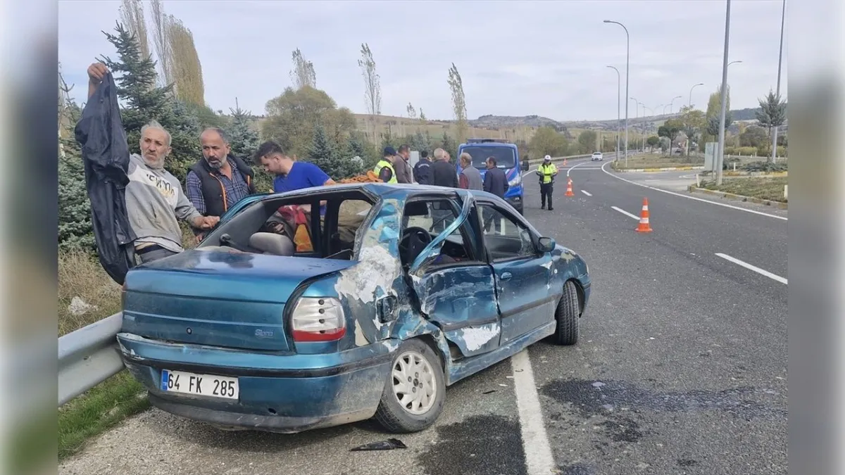 Uşak’ta TIR ile otomobil çarpıştı: 1 kişi ağır yaralandı haberinin görseli