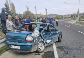 Uşak’ta TIR ile otomobil çarpıştı: 1 kişi ağır yaralandı