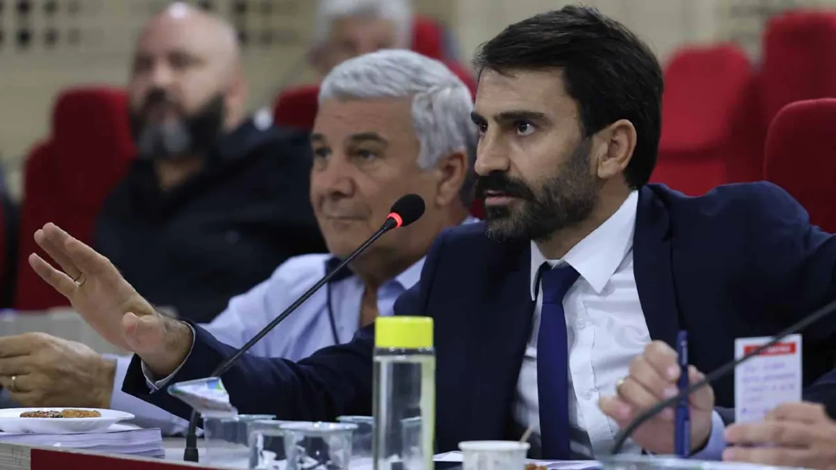 AK Partili Kişili’den Başkan Tugay’a tepki: İzmir en kara zamanlarını yaşıyor haberinin görseli