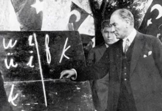 Başöğretmen mirası yeniden canlanıyor: 2025 Öğretmenler günü takvimde hangi güne denk geliyor?