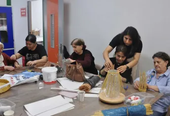 Bayındır’da kadınlar kurslarla meslek sahibi oluyor