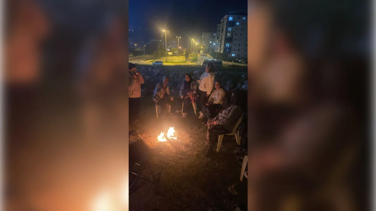 Çiğli'de halkın çöp nöbeti devam ediyor haberinin görseli