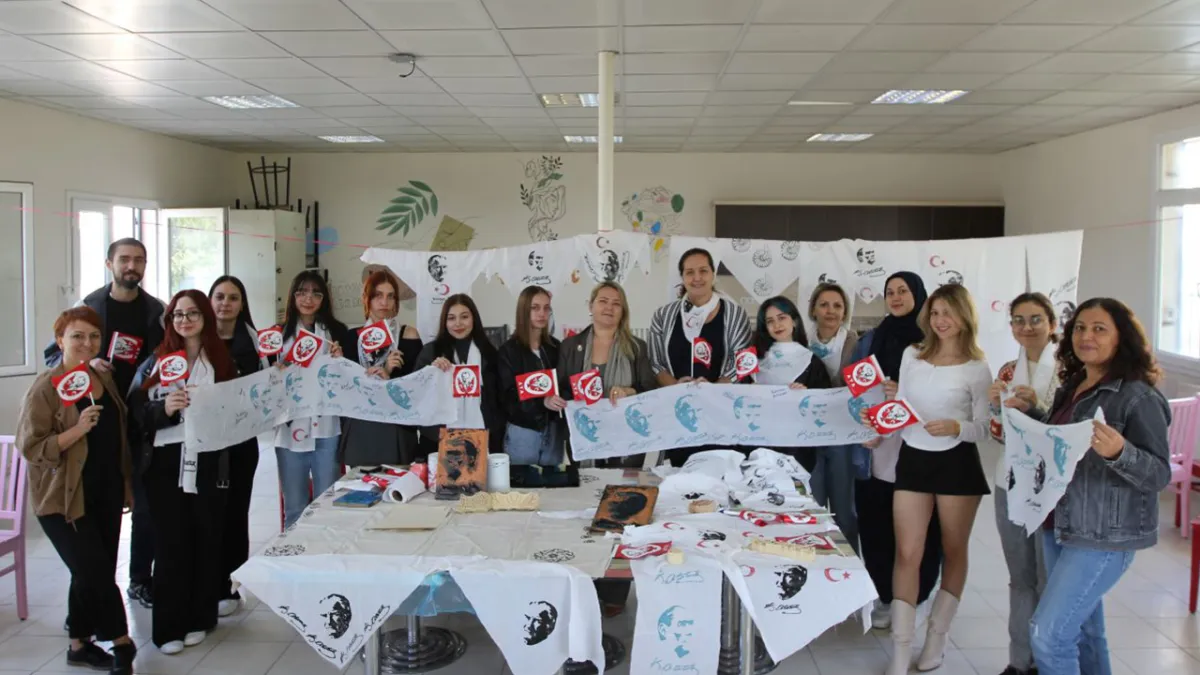 Ege Üniversitesi’nde Atatürk temalı tahta kalıp baskı atölyesi  haberinin görseli