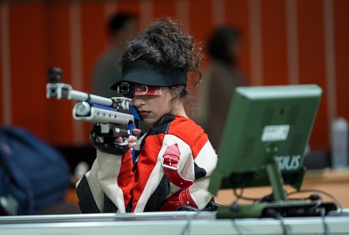 Engelleri atıcılıkla aşan genç kadın, hayatında yeni bir sayfa açtı başlıklı video haberin görseli