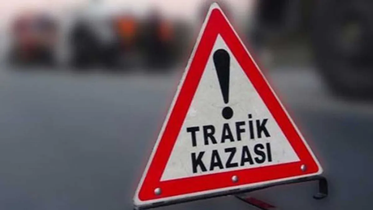 İzmir’de zincirleme trafik kazası: 1 ölü, 2 yaralı haberinin görseli