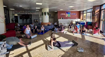 İzmirli gençler ‘Yoga Saati’nde buluştu