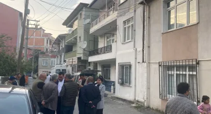 Kocaeli'de binaların kolonları çatladı: Vatandaşlar geceyi dışarda geçirdi