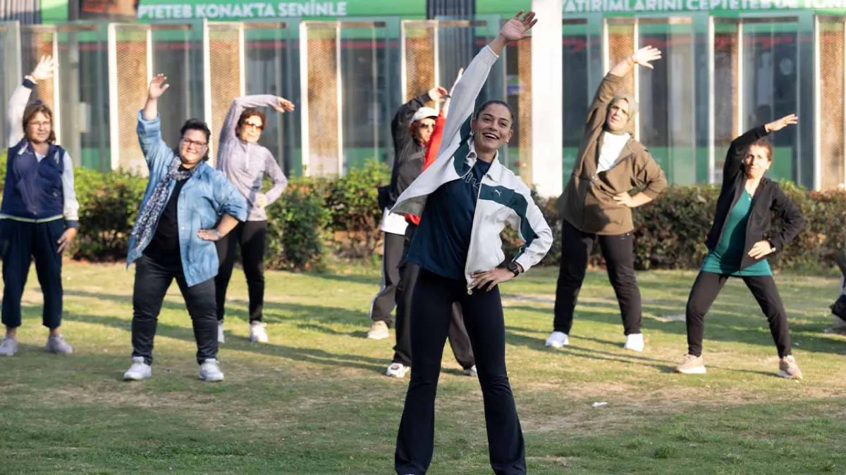 Konak’ta açık havada spor keyfi devam ediyor haberinin görseli