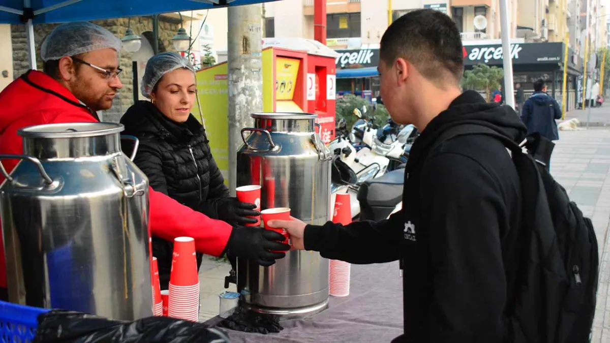Ödemiş Belediyesi’nden sıcak çorba ikramı haberinin görseli