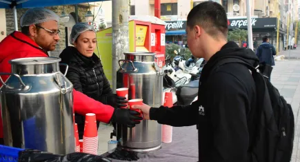 Ödemiş Belediyesi’nden sıcak çorba ikramı