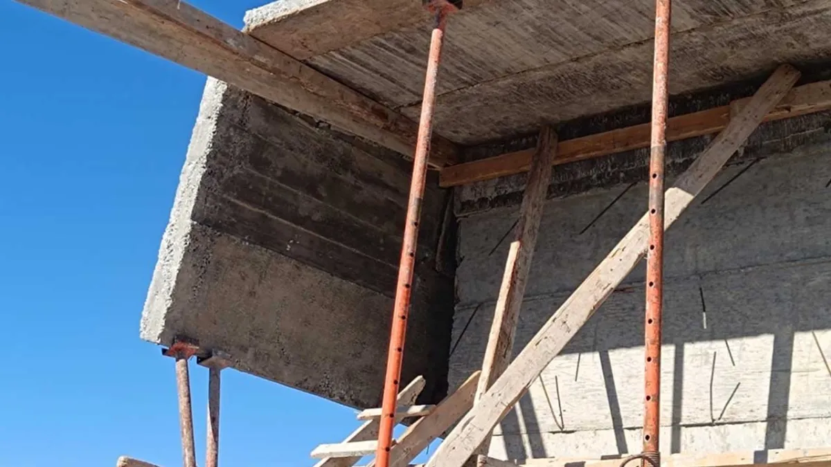  Patnos'ta inşaat faciası: Çöken saçak 1 işçinin canını aldı haberinin görseli