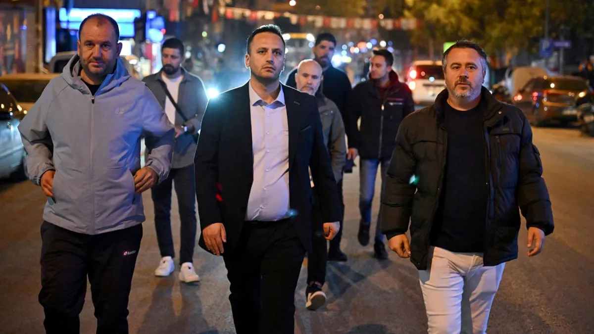 Başkan Eşki’den gece mesaisi: Mustafa Kemal Caddesi'ndeki çalışmaları yerinde inceledi haberinin görseli