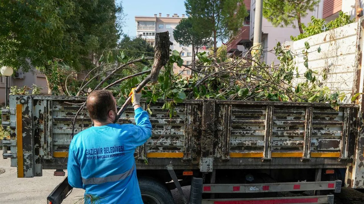 Gaziemir’de bahçe atıkları randevulu sistemle adresten alınıyor haberinin görseli