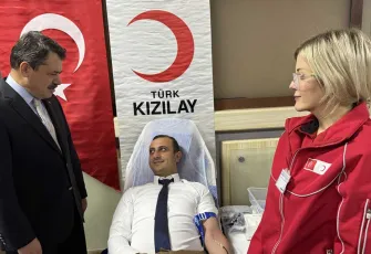 İzmir Adliyesi çalışanlarından Kızılay’a kan bağışı