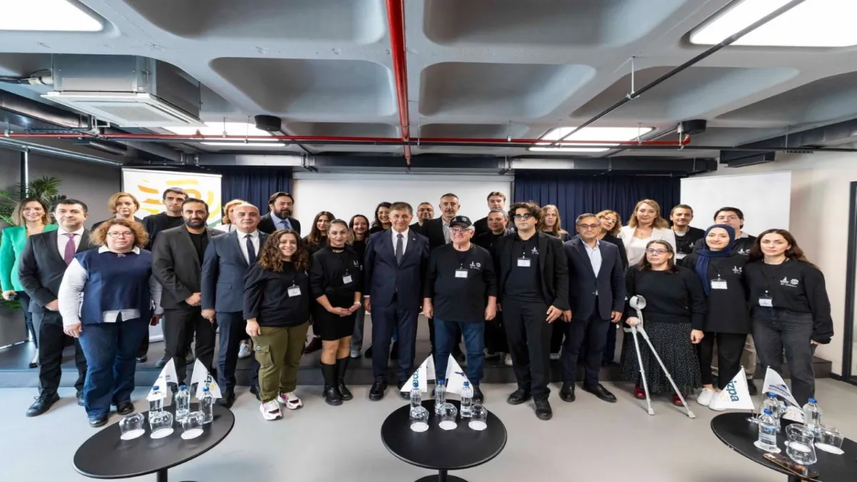 İzmir'de kent denetçileri sahaya çıkıyor: Yönetimde yurttaşın da sözü olacak haberinin görseli