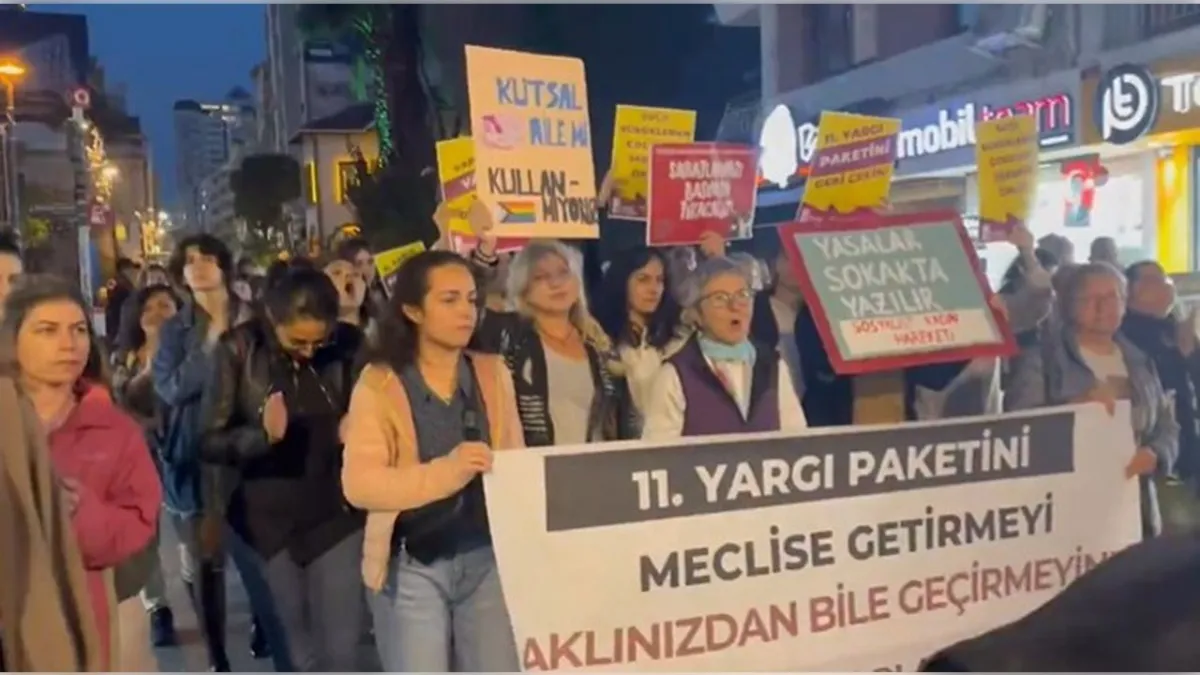 İzmir Mor Dayanışma’dan 11. Yargı Paketi’ne tepki: Geri Çektireceğiz haberinin görseli