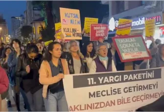 İzmir Mor Dayanışma’dan 11. Yargı Paketi’ne tepki: Geri Çektireceğiz
