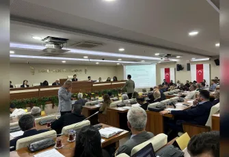 Karabağlar Meclisi’nde gergin oturum: Belediye sizin pasaportunuz değil