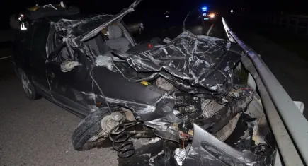 Kütahya’da feci kaza! Otomobil tıra arkadan çarptı: Sürücü olay yerinde hayatını kaybetti