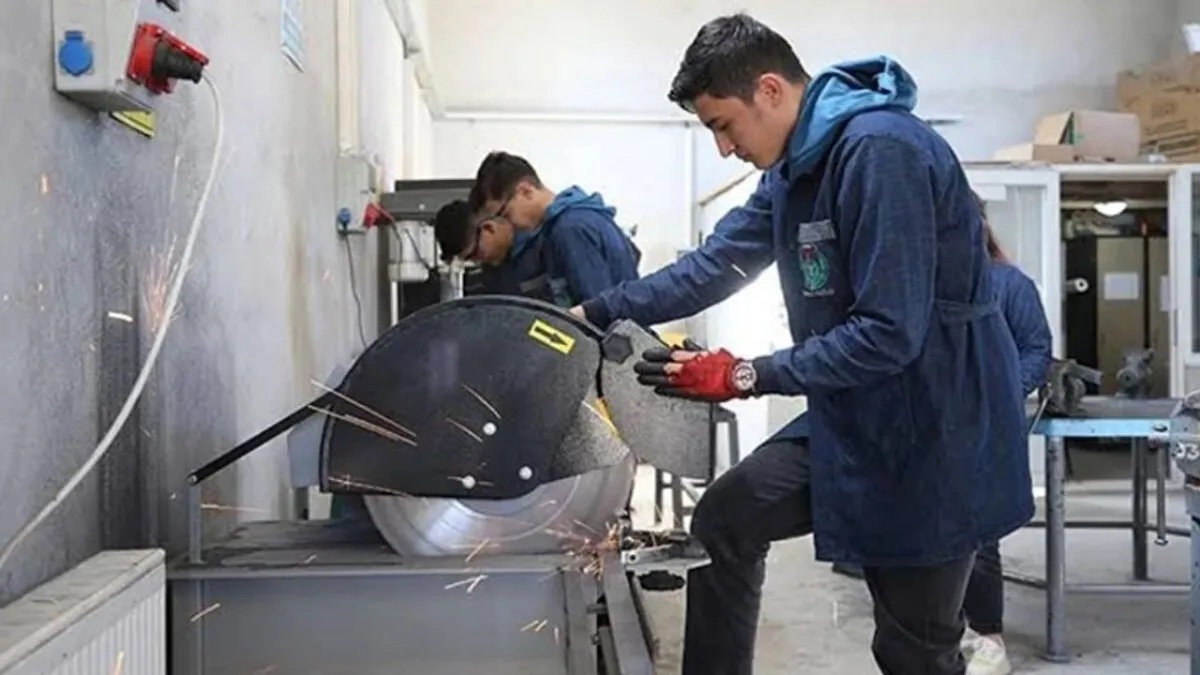 Milyonların beklediği düzenleme TBMM’de: Staj günleri emekliliğe dahil edilecek mi? haberinin görseli