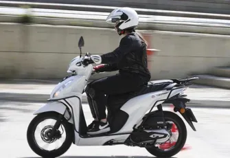 Motosiklet sürücülerine yeni zorunluluk: Koruyucu eldiven takmak artık mecburi!