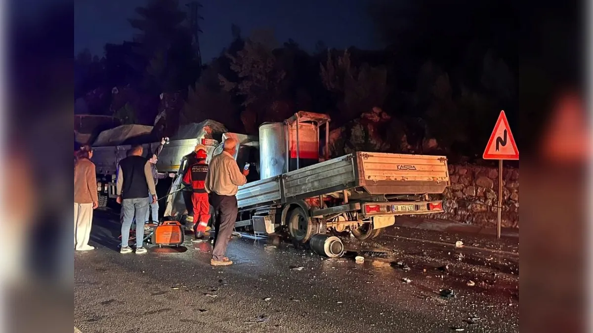 Muğla'da kaza: TIR’a çarpan süt toplama aracının sürücüsü öldü haberinin görseli