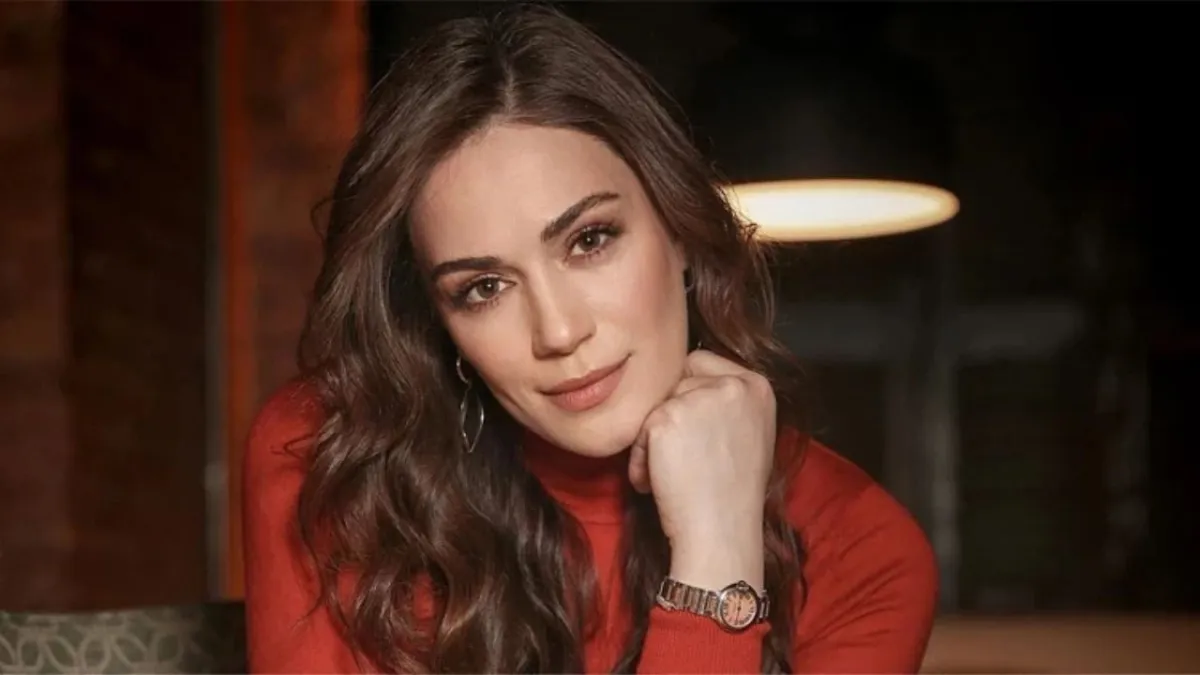 Özge Borak kimdir? Özge Borak oynadığı dizi ve filmler neler? Özge Borak Kızılcık Şerbeti'ne mi katılacak? haberinin görseli