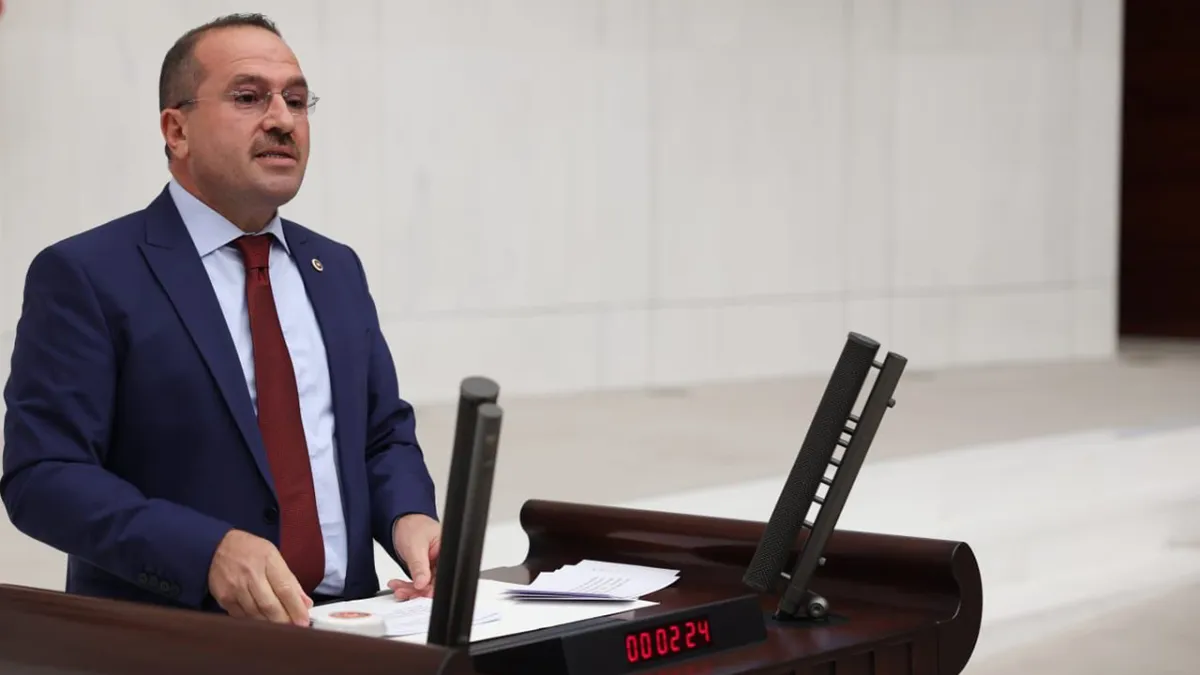 AK Partili Kırkpınar’dan Büyükşehir’e Sayıştay tepkisi: 7 yılda İzmir’in 10 milyar TL’si buhar oldu haberinin görseli