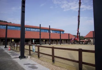 Aliağa Belediyesi’nden Kapalı Manej Hamlesi: Atla Terapi Dört Mevsim Devam Edecek