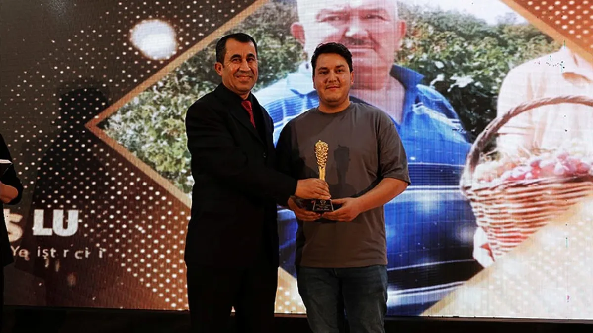 Altın Üzüm Ödül Töreni 2025: İzmir’de Emek ve Başarıya Coşkulu Kutlama haberinin görseli