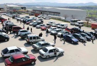 Araç sahiplerine kritik duyuru: Zorunlu trafik sigortasında yeni azami prim tarifesi açıklandı|Aracı trafiğe çıkarmak 15 bin liradan başlıyor