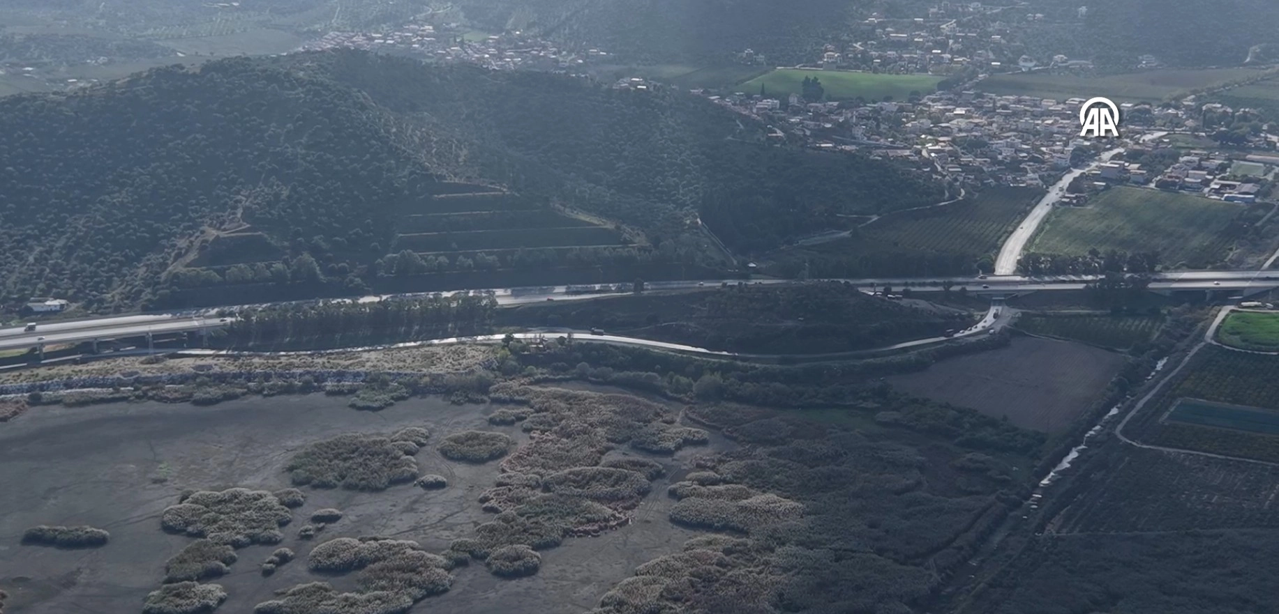 Belevi Gölü, yaşanan kuraklık nedeniyle alarm veriyor başlıklı video haberin görseli