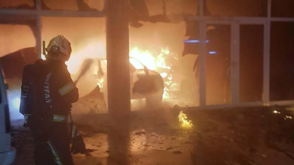 Denizli'de oto galeriyi kuzeninin katilinin iş yeri olduğu için yaktı haberinin görseli