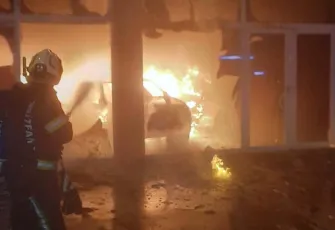 Denizli'de oto galeriyi kuzeninin katilinin iş yeri olduğu için yaktı: