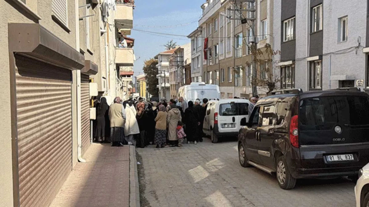 Evinde boğazı kesilmiş halde bulunmuştu: Safiye Yarbil toprağa verildi haberinin görseli