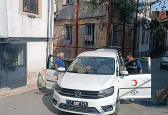 İzmir haber: Yemek dağıtan Kızılay çalışanı vuruldu