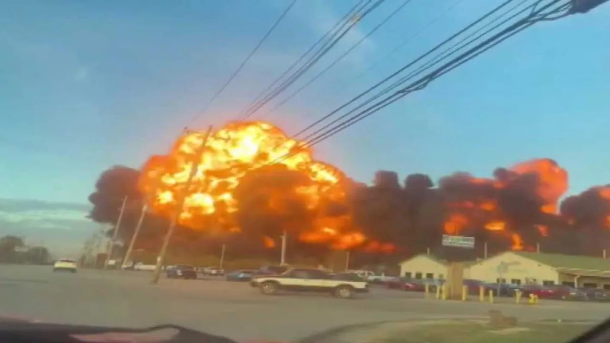 Kargo uçağı yerleşim yerine düştü: Çok sayıda ölü ve yaralı var! haberinin görseli