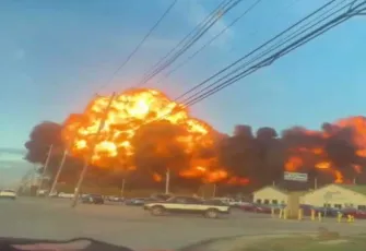 Kargo uçağı yerleşim yerine düştü: Çok sayıda ölü ve yaralı var!