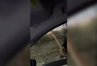 Maltepe’de trafikte “korna” kavgası: Sürücü elindeki sopayla diğer araca saldırdı