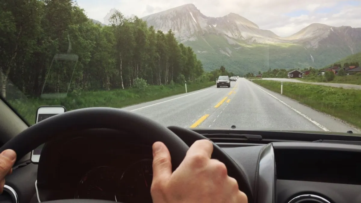 Müzik keyfi mi, kaza riski mi? Hızlı ritimli şarkılar sürüş güvenliğini tehlikeye atıyor haberinin görseli