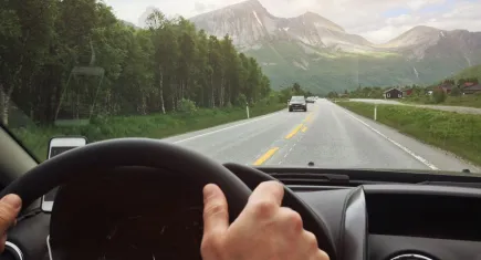 Müzik keyfi mi, kaza riski mi? Hızlı ritimli şarkılar sürüş güvenliğini tehlikeye atıyor