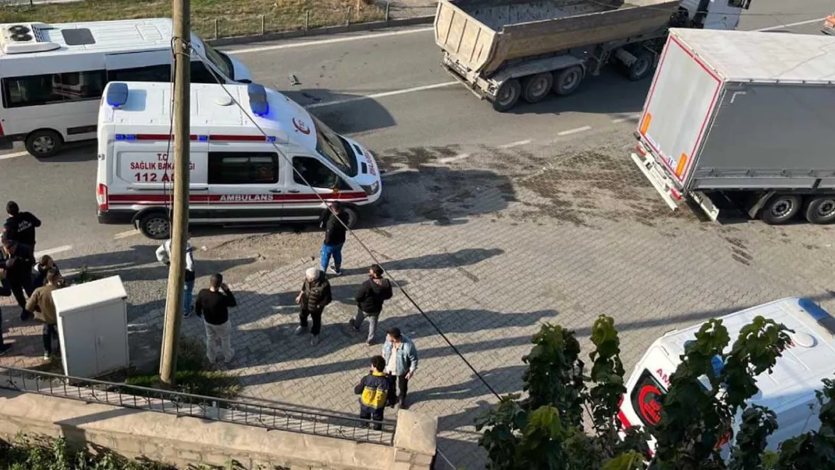 Polisleri taşıyan minibüs kaza yaptı: 7 yaralı haberinin görseli